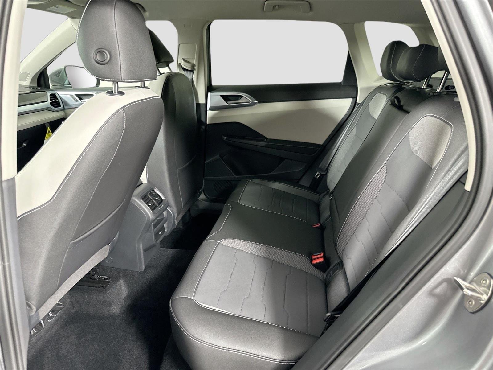 2025 Volkswagen Taos SE - Photo 19