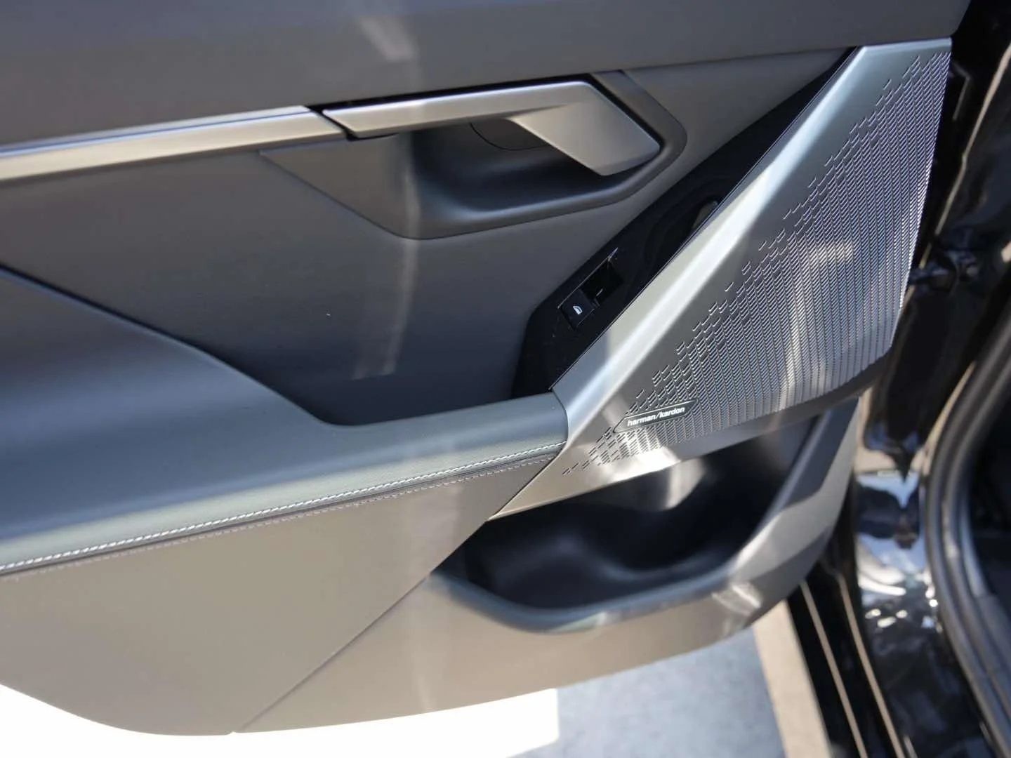 New 2027 Black Sapphire Metallic BMW eDrive40 image 8