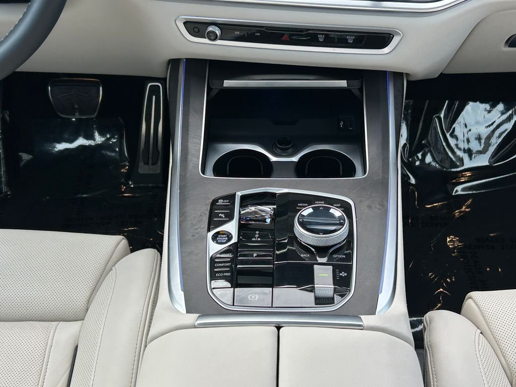 Used 2026 Alpine White BMW M60i image 27