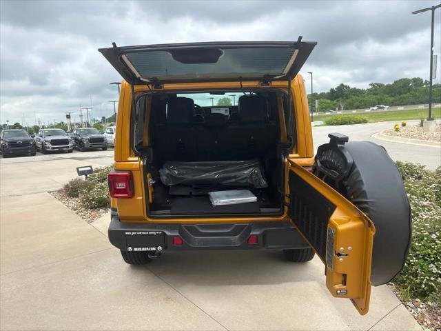 New 2026 Goldilocks Exterior Paint Jeep Sahara image 11