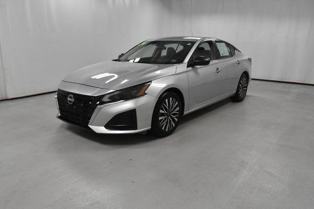 Used 2024 Nissan Altima SV with VIN 1N4BL4DV3RN303096 for sale in New Castle, PA