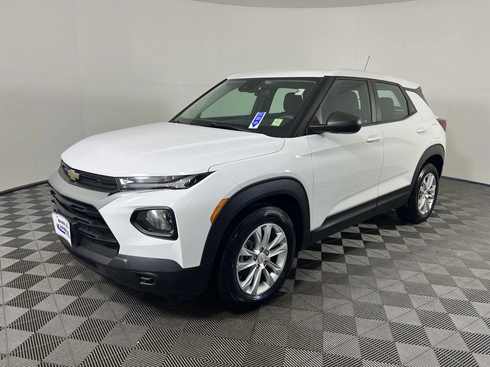 Used 2021 SUMMIT WHITE Chevrolet LS image 26