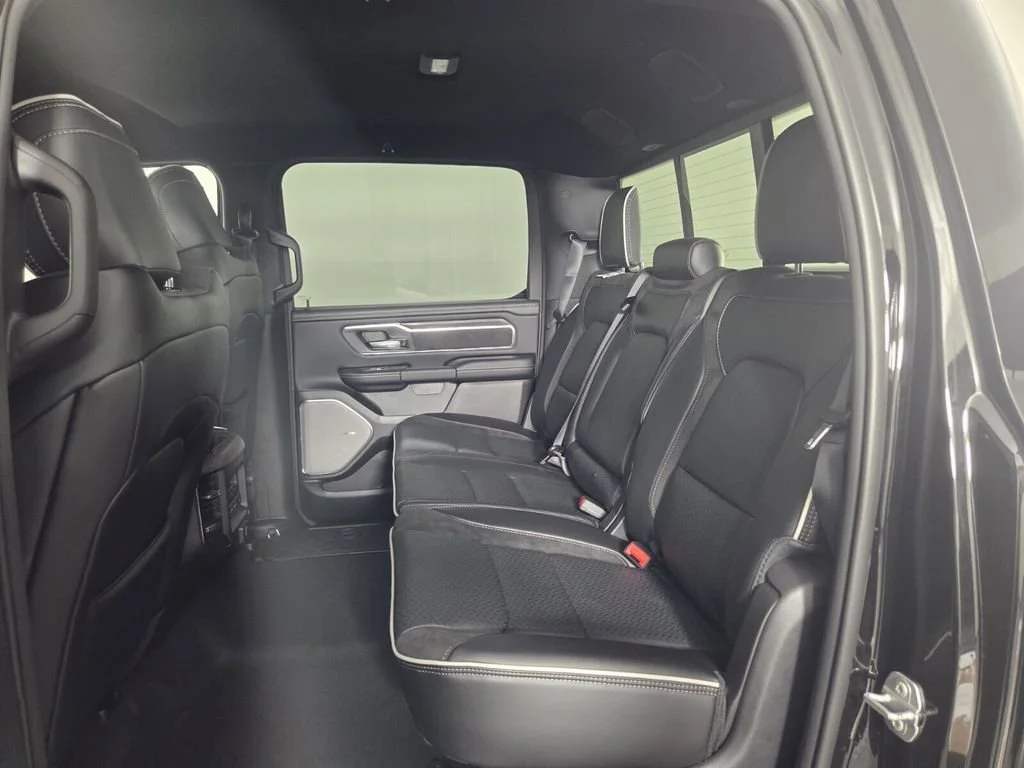 New 2026 Diamond Black Crystal Pearl-Coat Exterior Paint RAM Laramie image 18