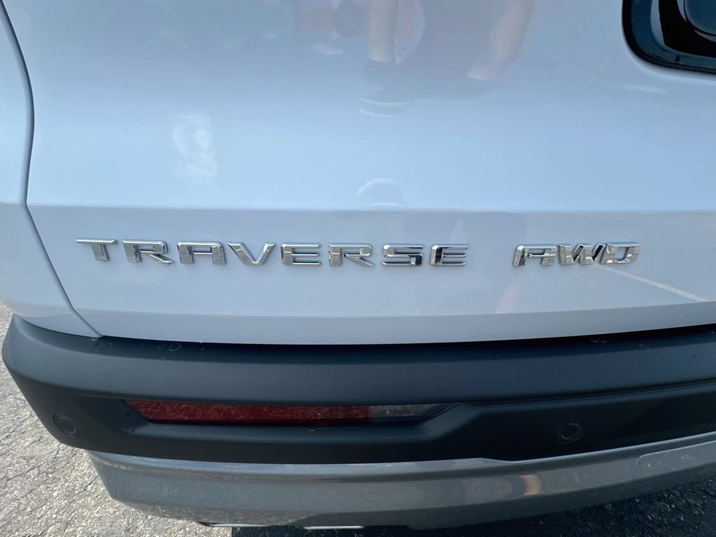New 2027 Polar White Tricoat Chevrolet LT image 38