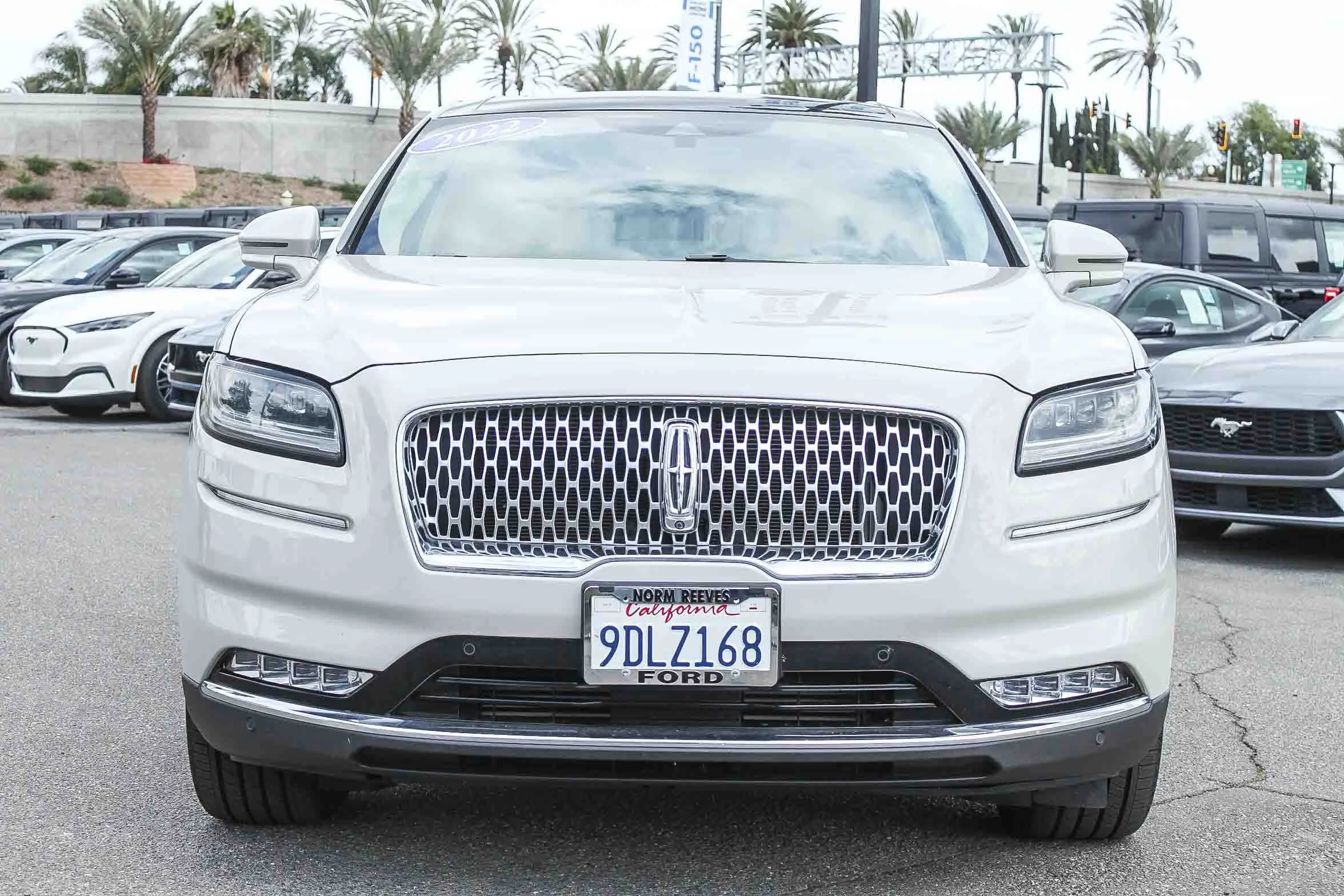 Certified Used 2022 Pearl Metallic Lincoln Reserve image 2
