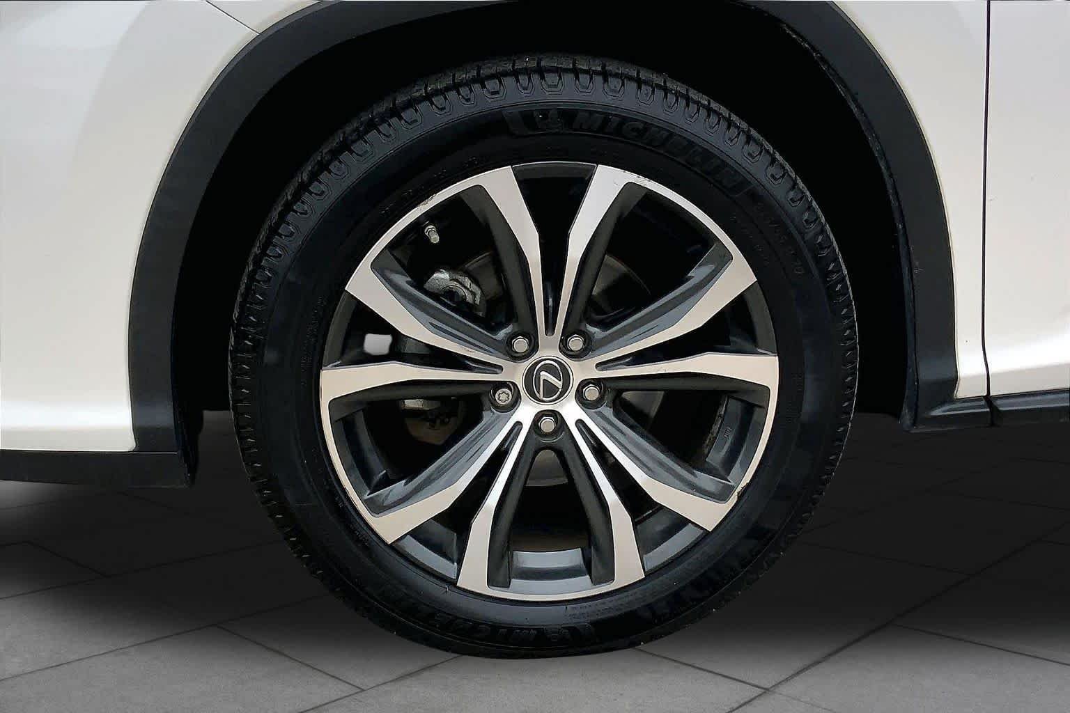 Used 2019 Eminent White Pearl Lexus  image 10
