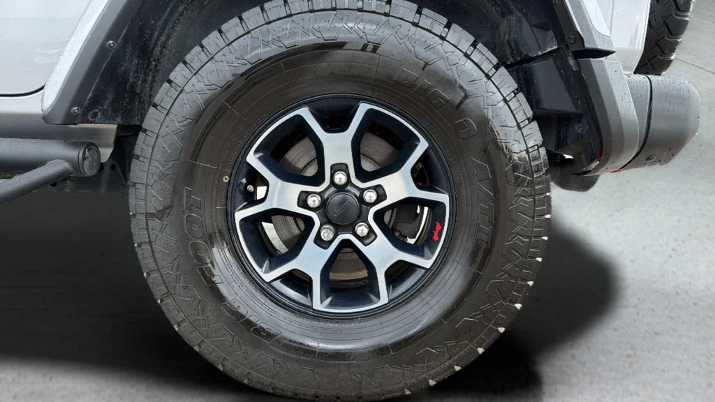 Used 2019 Billet Silver Jeep Unlimited Rubicon image 27