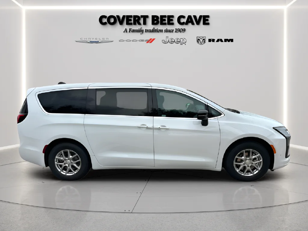 New 2027 Bright White Clear-Coat Paint Chrysler Select image 15