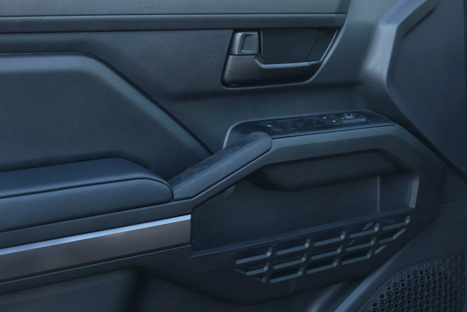 2026 Toyota Tacoma SR5 - Photo 28
