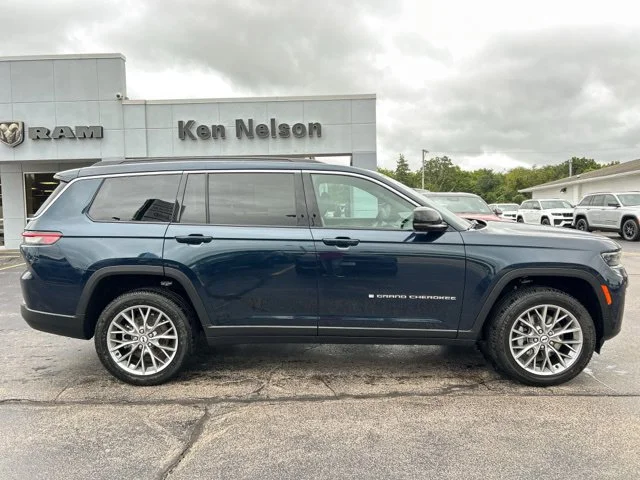 New 2027 Fathom Blue Pearlcoat Jeep Limited image 12