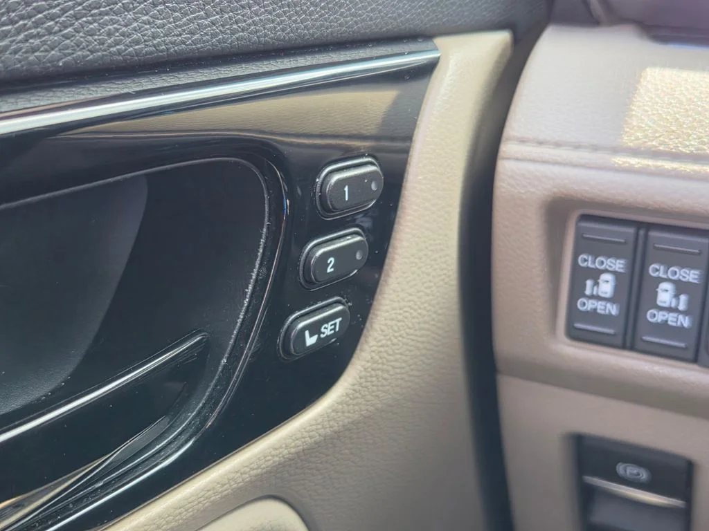 Used 2024 White Honda Touring image 39