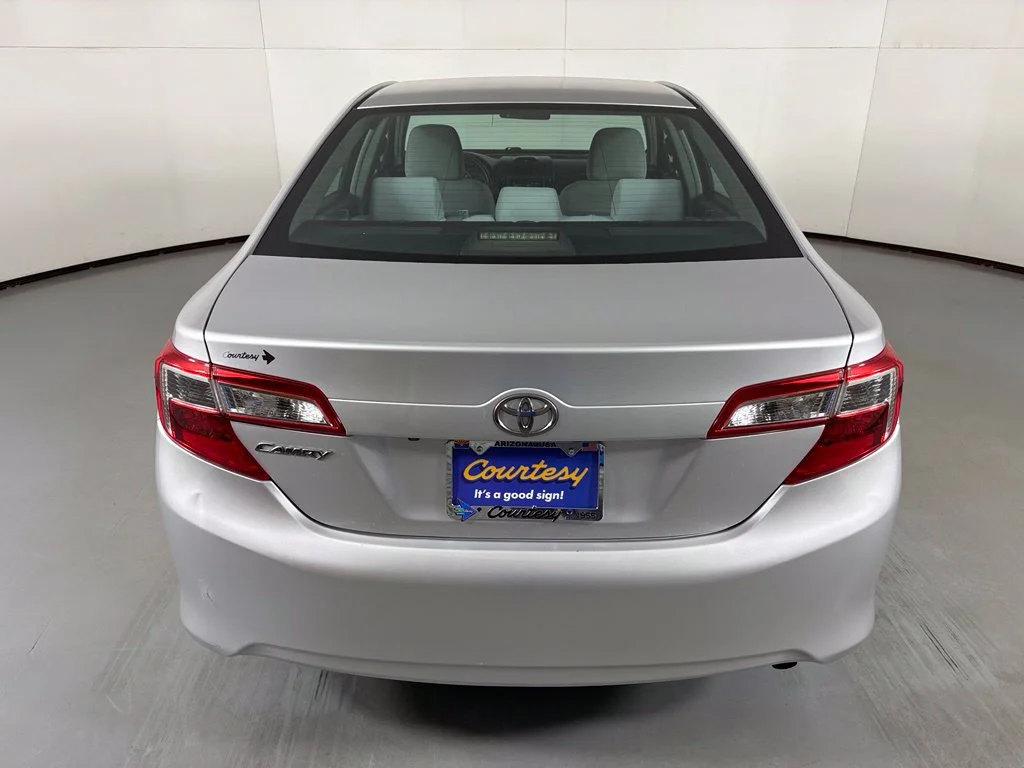 Used 2014 Silver Toyota LE image 7