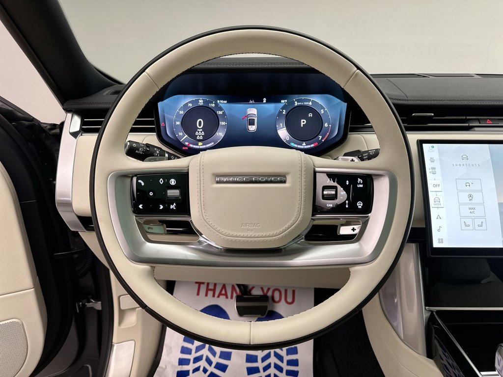 Used 2024  Land Rover SE image 19