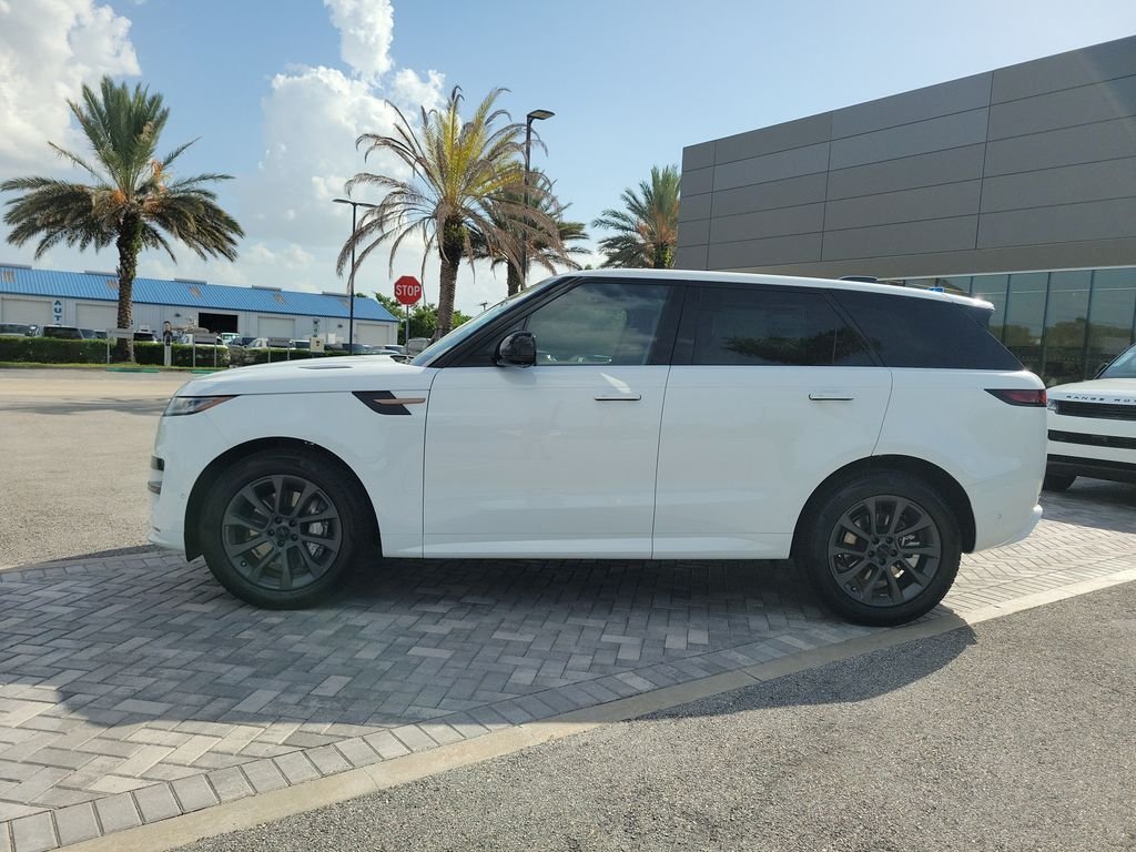 New 2026 Fuji White LAND ROVER Dynamic SE image 2