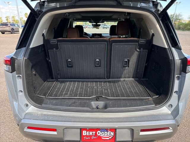 Used 2025 Gray Nissan Platinum image 24
