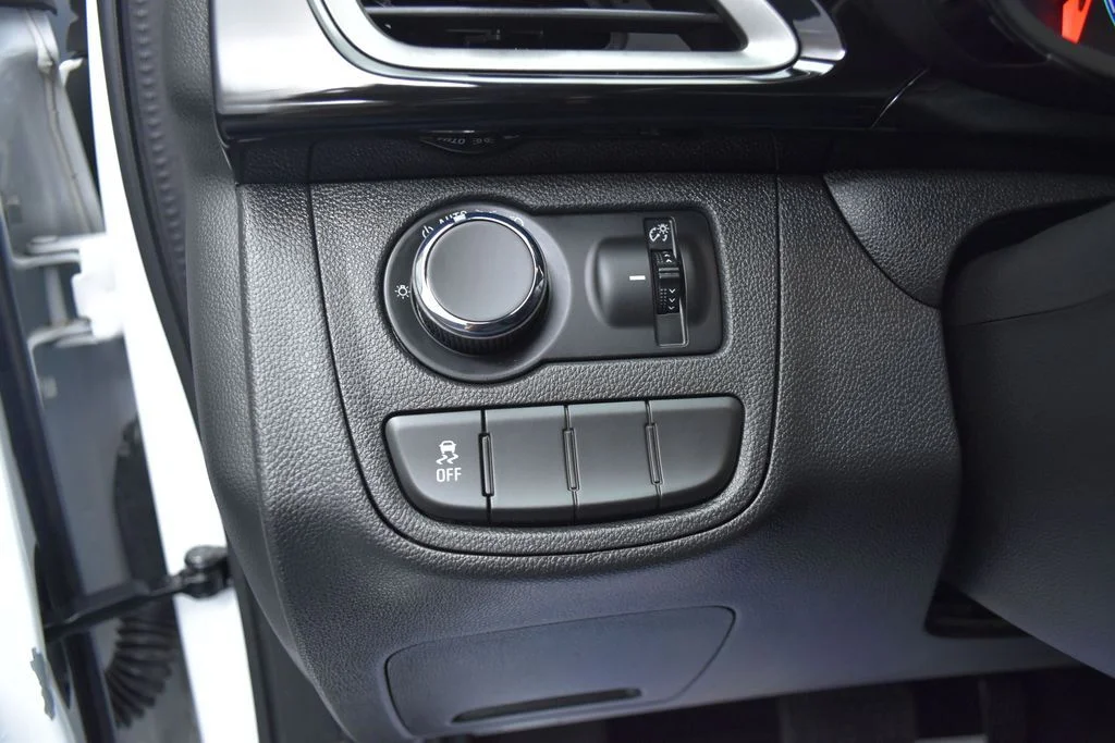Used 2021 White Chevrolet 1LT image 16