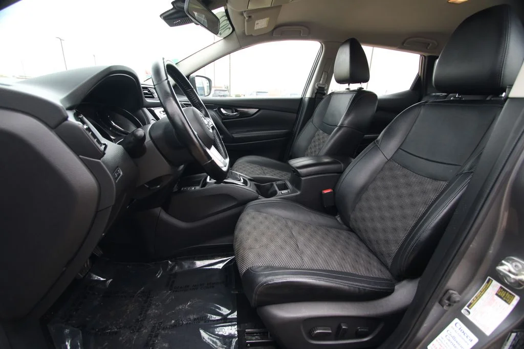 Used 2022 Gun Metallic Nissan SV image 7