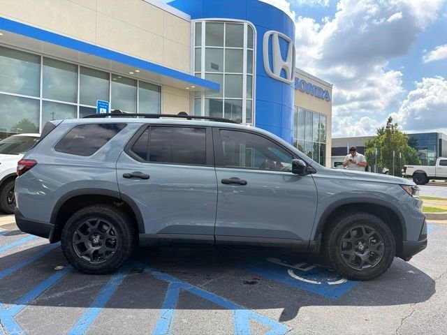 Certified Used 2025 Sonic Gray Pearl Honda TrailSport image 6