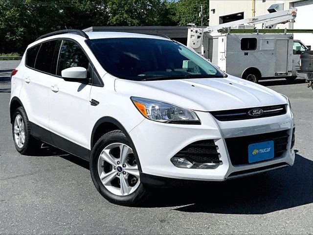 Used 2016 White Ford SE image 1