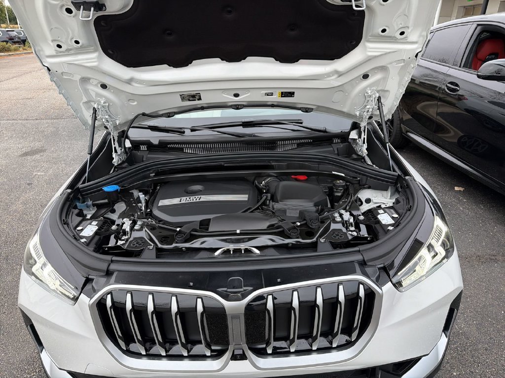 New 2027 Alpine White BMW xDrive28i image 23
