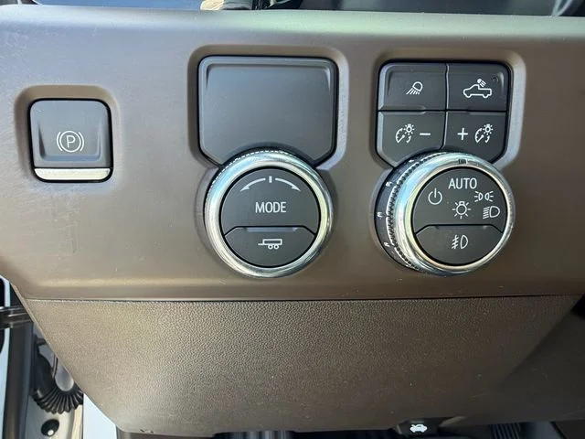 Used 2023 White GMC Denali image 22