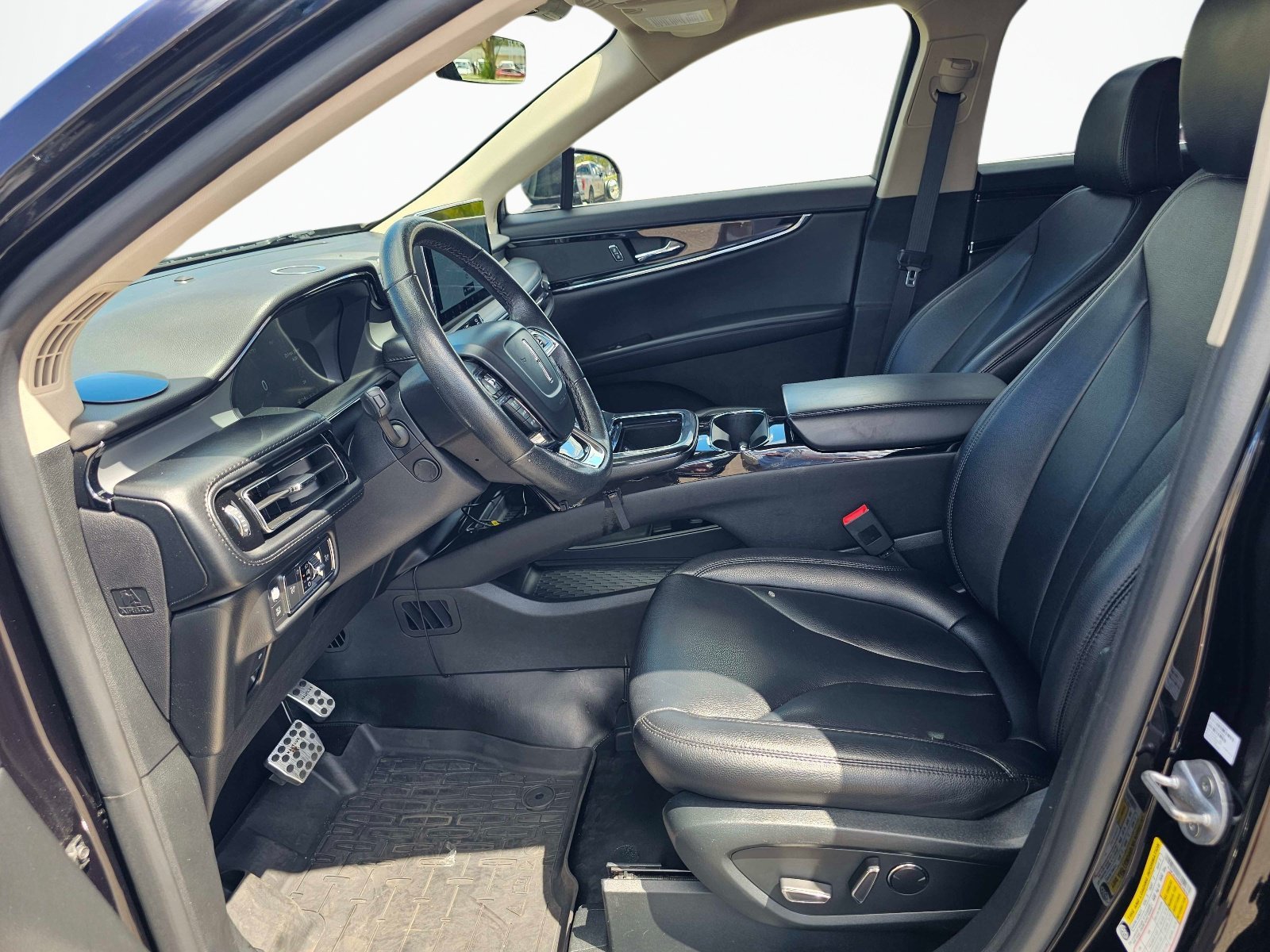 Used 2022  Lincoln Standard image 17