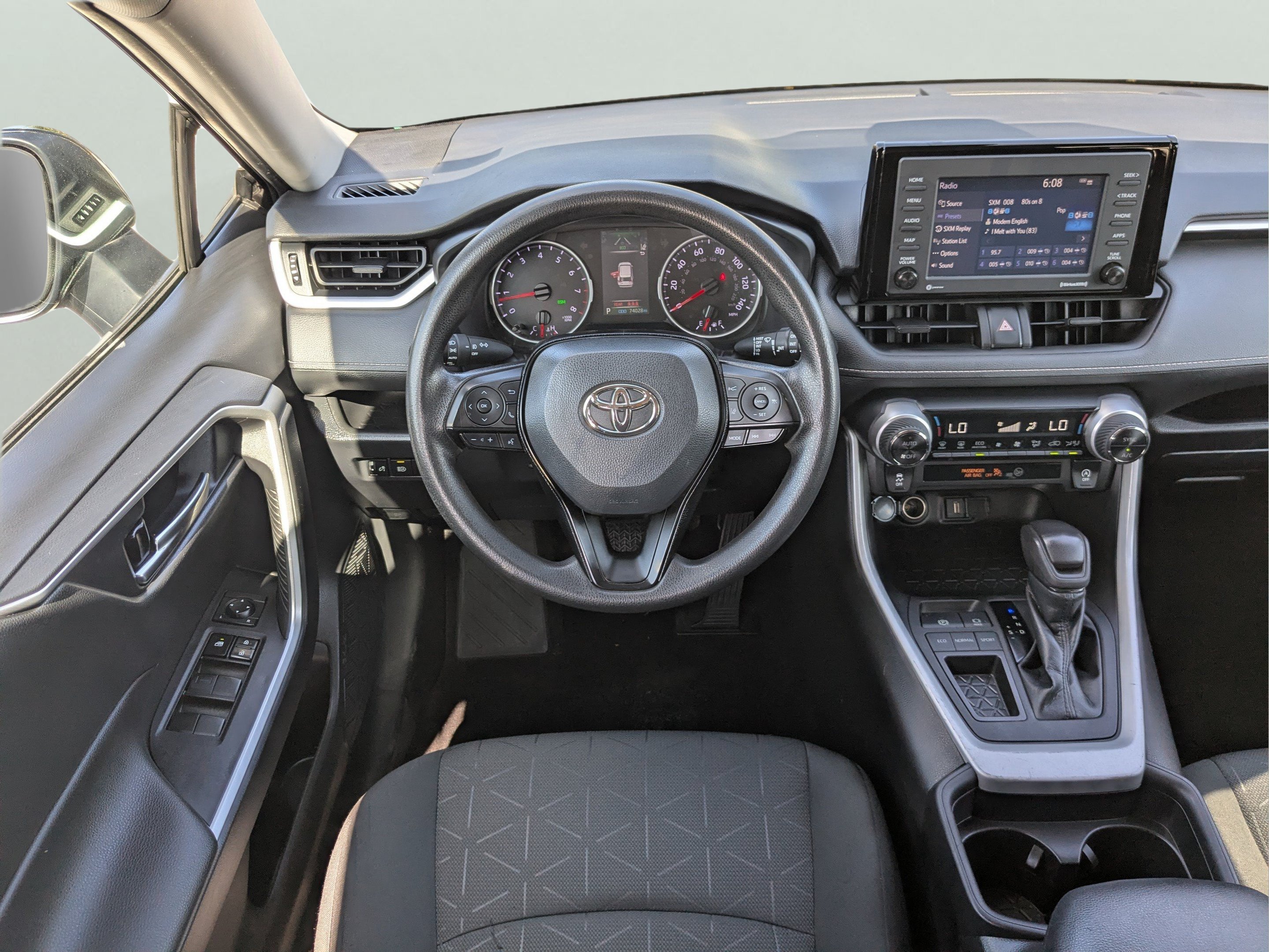 2021 Toyota RAV4 XLE - Photo 17