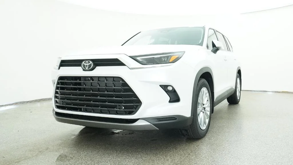 New 2026 Wind Chill Pearl Toyota Platinum image 19