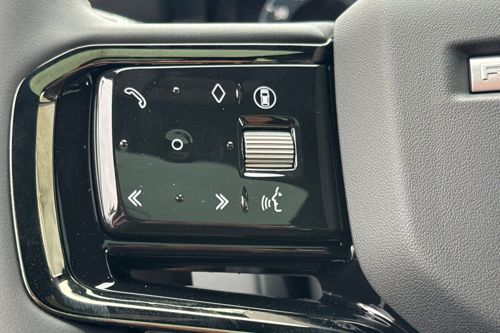 New 2026 Fuji White Land Rover S image 27