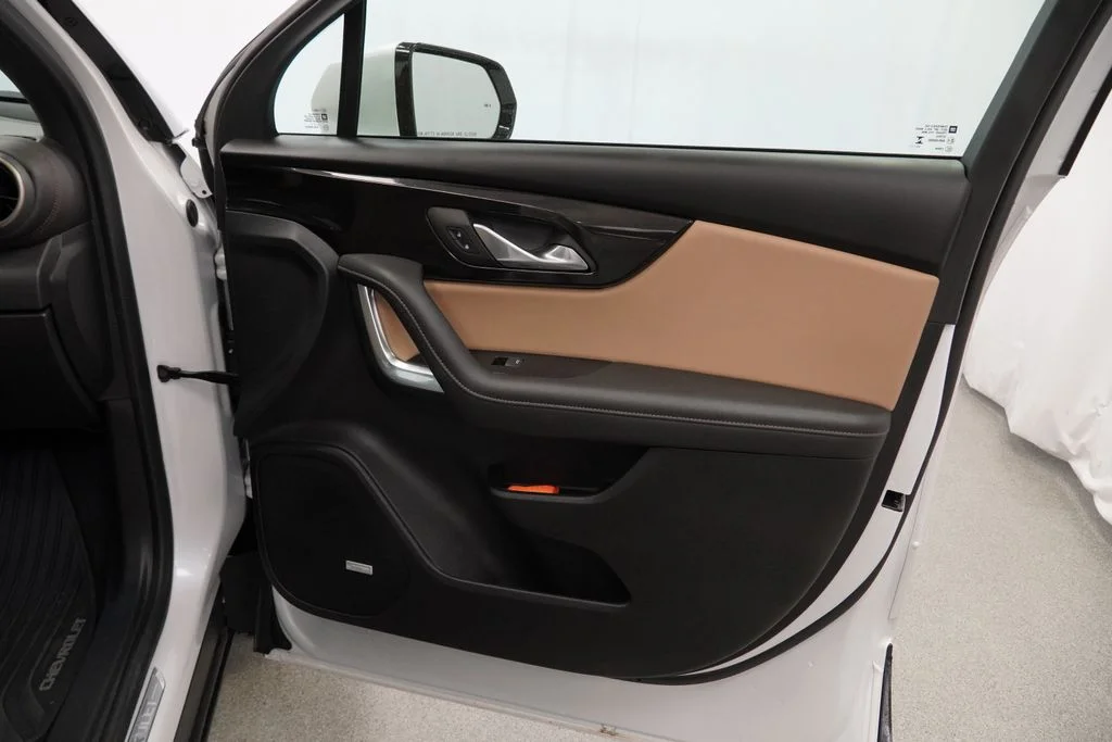 Used 2025 Beige Chevrolet Premier image 26