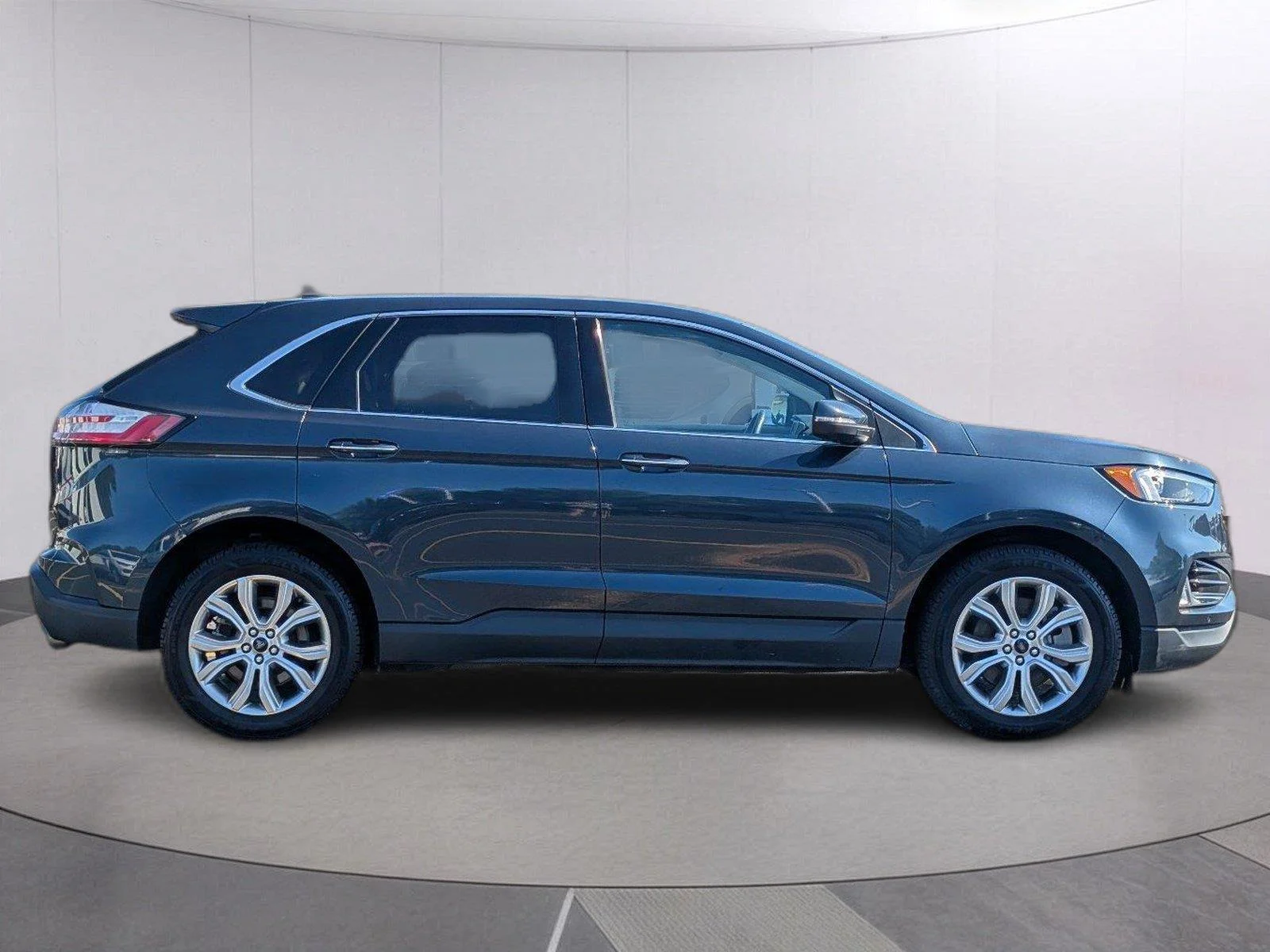 Used 2024 Stone Blue Ford Titanium image 8