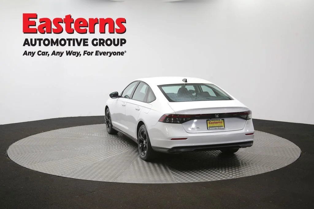 Used 2025 White Honda SE image 64