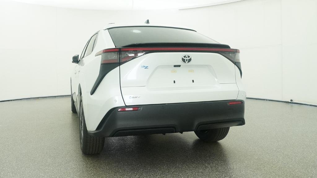 New 2026 Wind Chill Pearl Toyota XLE image 9