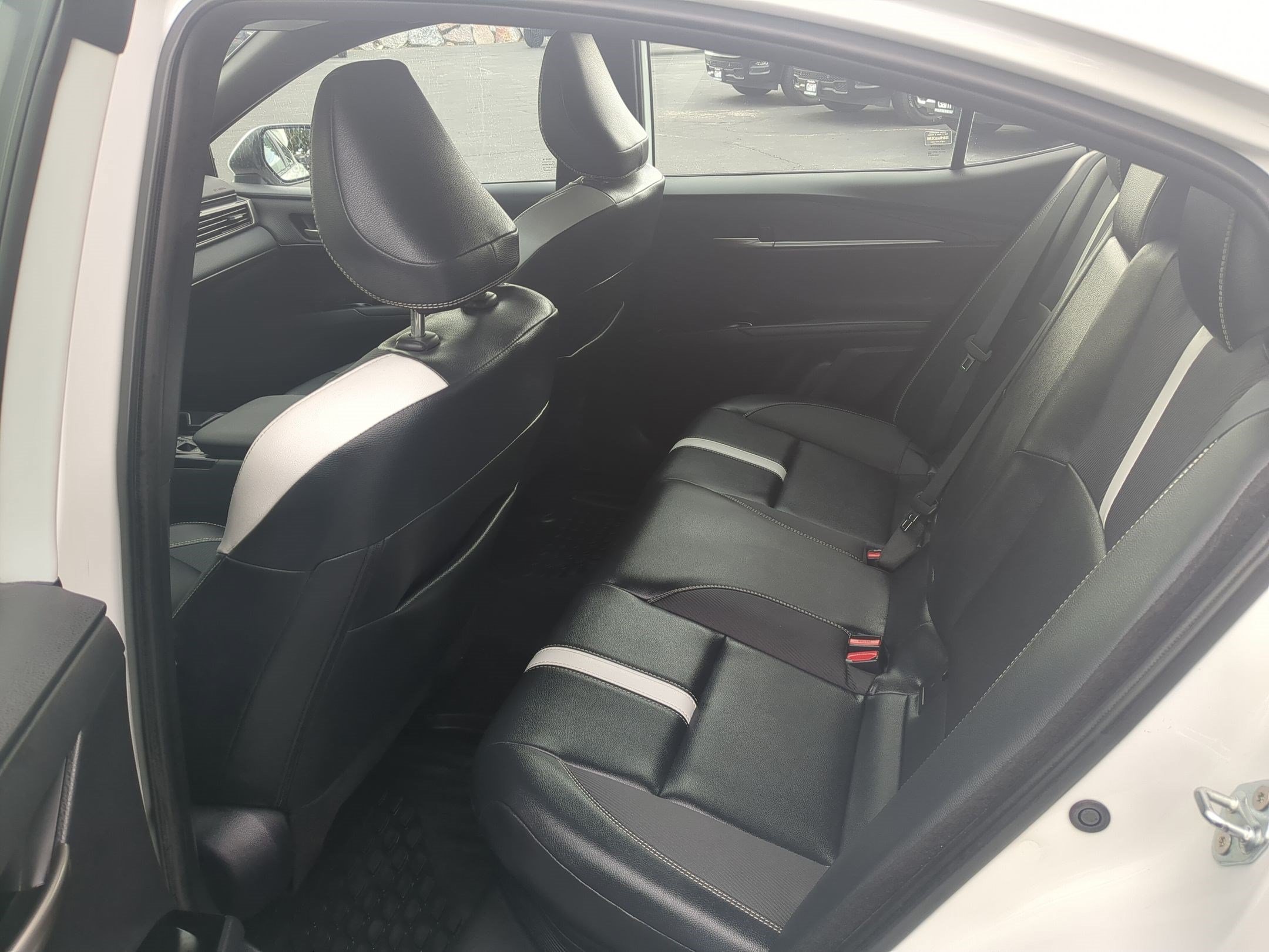 Used 2025 Ice Toyota LE image 29