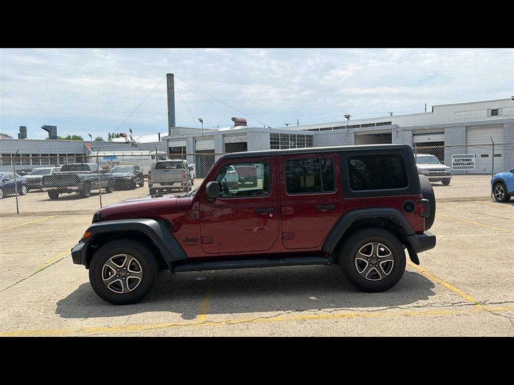 Used 2022  Jeep Unlimited Sport image 3
