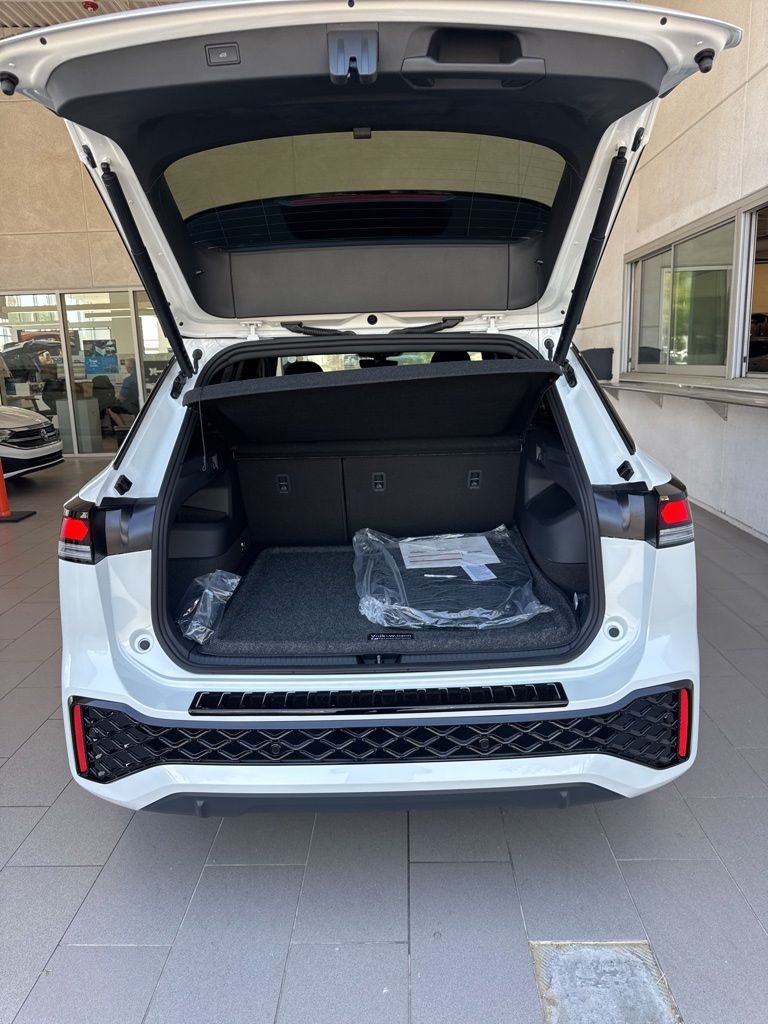 New 2026 White/off-white Volkswagen SE R-Line Black image 11
