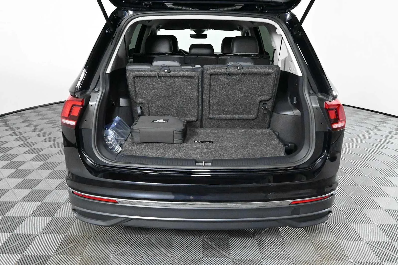 Certified Used 2023 Deep Black Pearl Volkswagen SE image 7