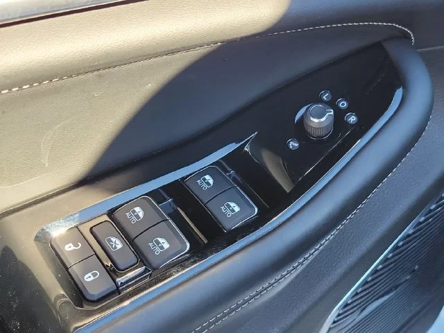 2023 Jeep Grand Cherokee Overland - Photo 25