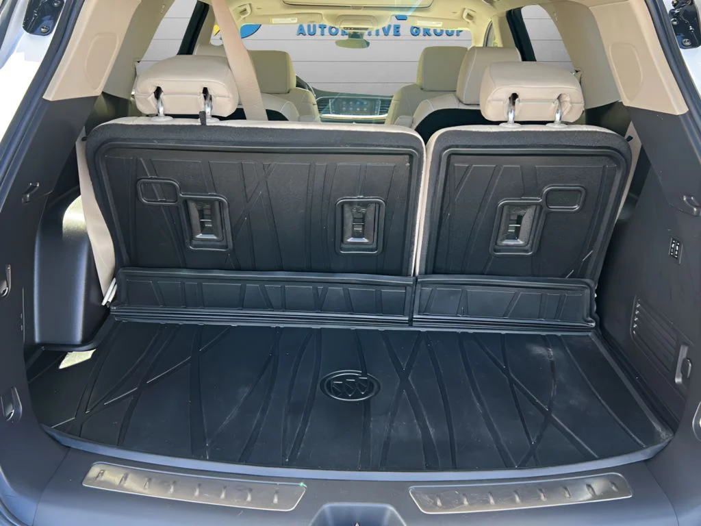 Used 2022 White Buick Avenir image 14