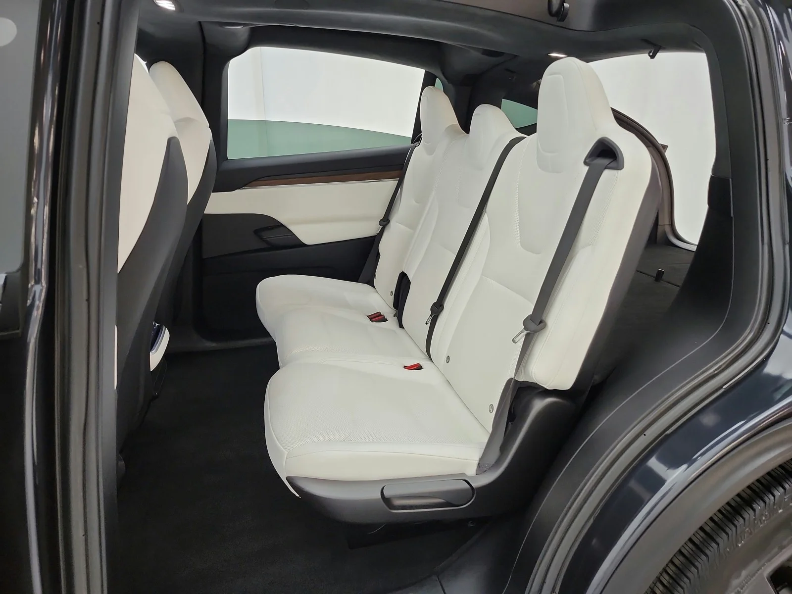 Used 2024 Stealth Grey Tesla AWD image 15