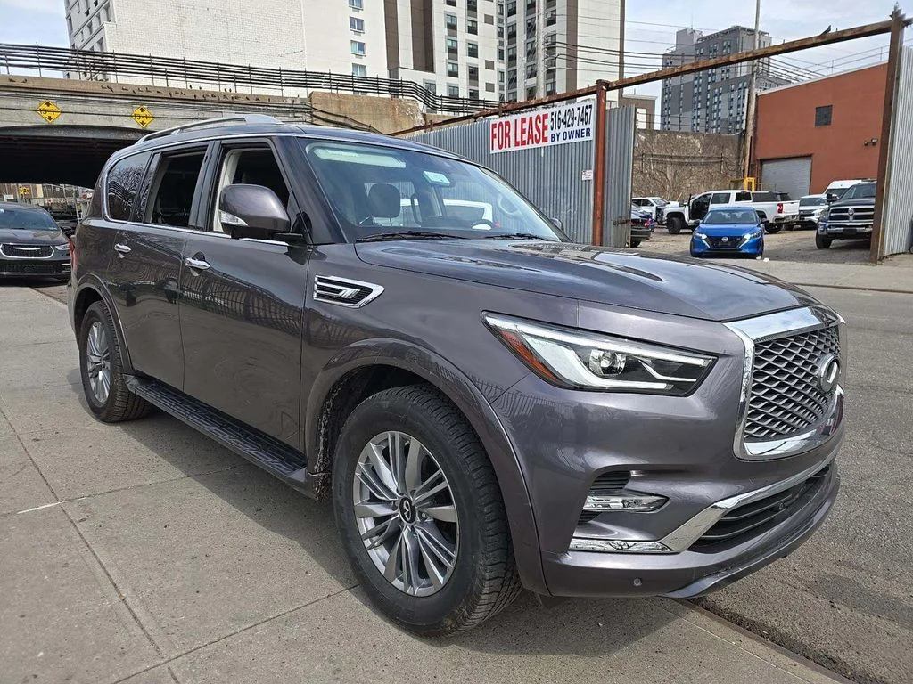 Used 2024 Gray INFINITI LUXE image 3