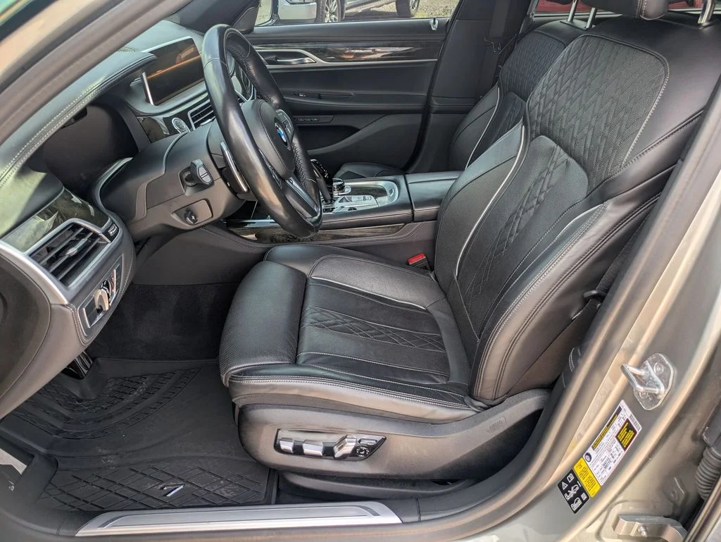 Used 2020 Gray BMW 750i xDrive image 12