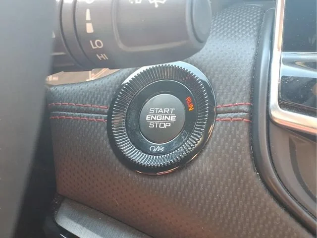 Used 2025  Jeep Trailhawk image 11