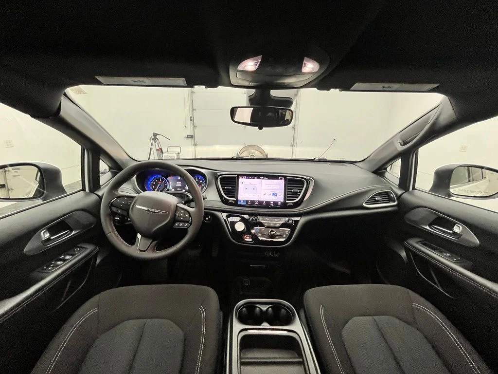 Used 2023 White Chrysler Touring image 4