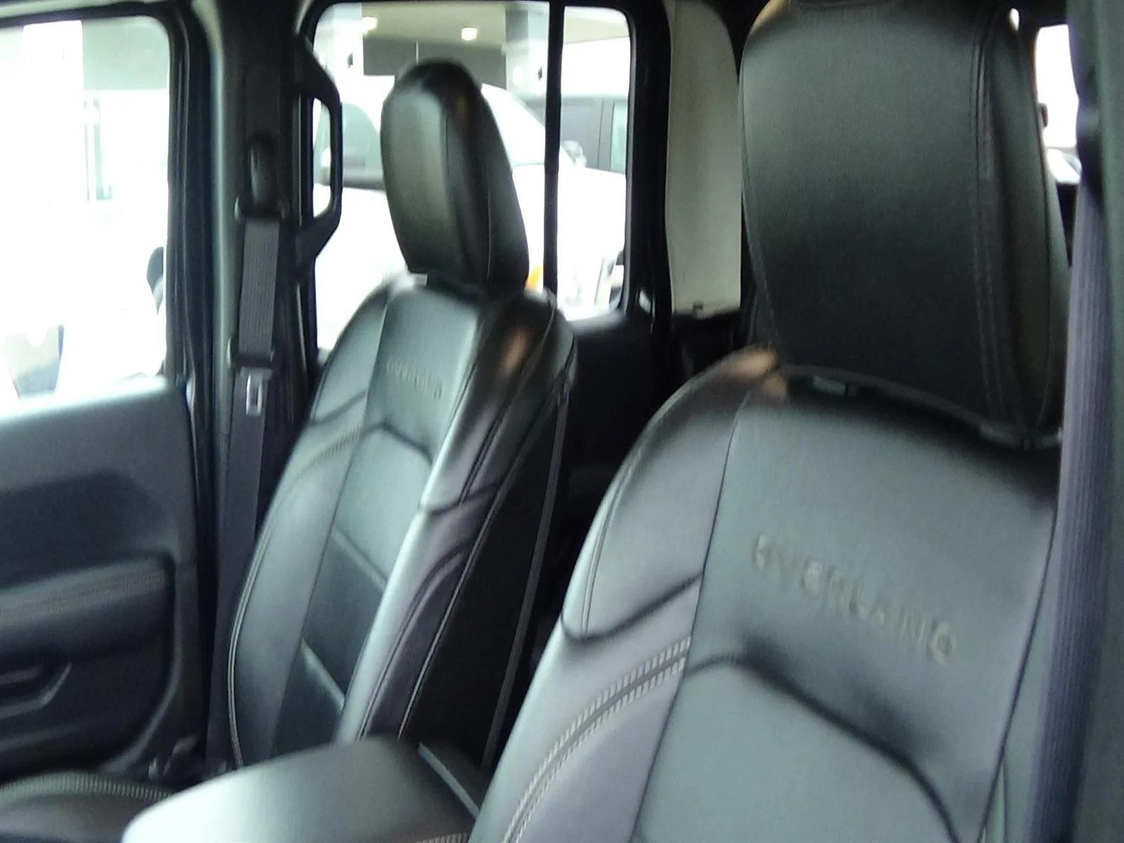 Used 2022 Black Clear Coat (px8) Jeep Overland image 17