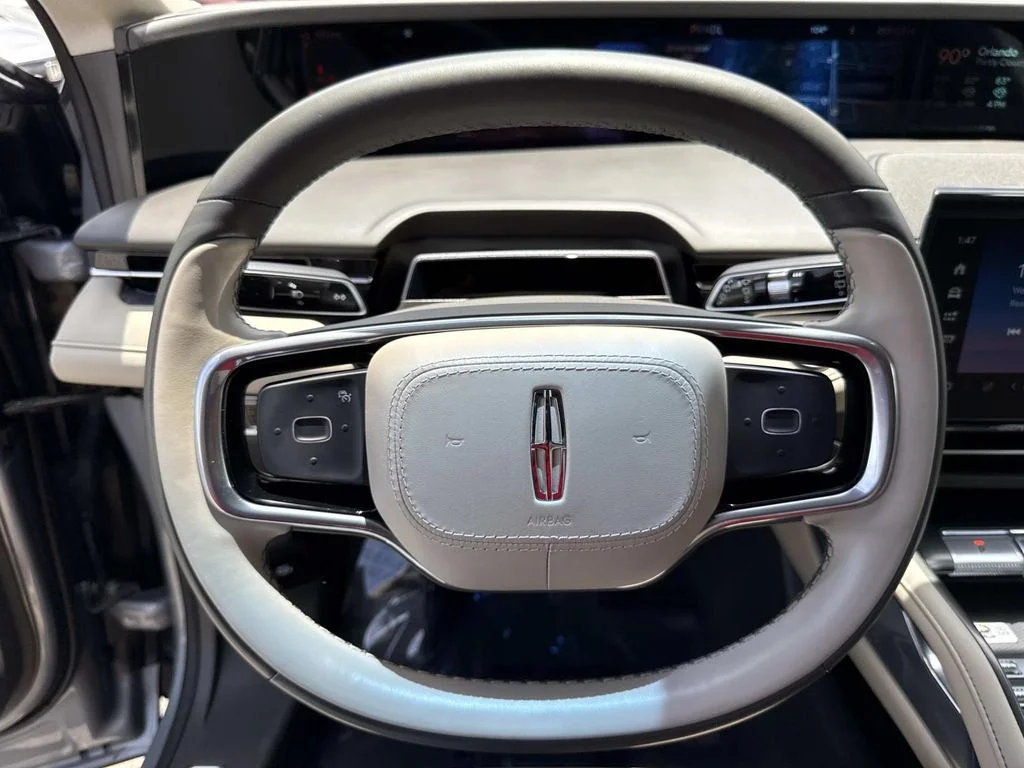Used 2024 Gray Lincoln Premiere image 38