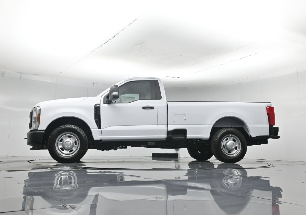 New 2027 Oxford White Ford XL image 7
