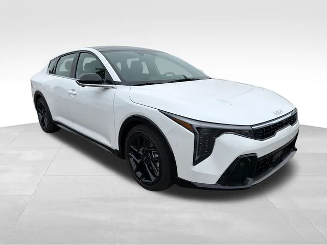 2026 Kia K4 GT-Line Turbo AT's photo