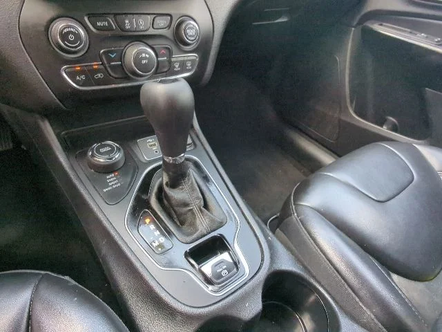 Certified Used 2021 White Jeep Latitude Plus image 17