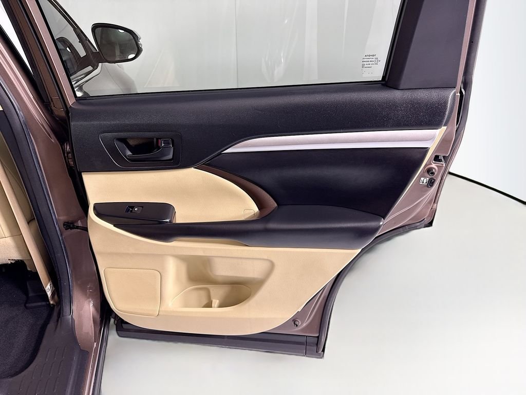 Used 2018 Walnut Toyota LE Plus image 27